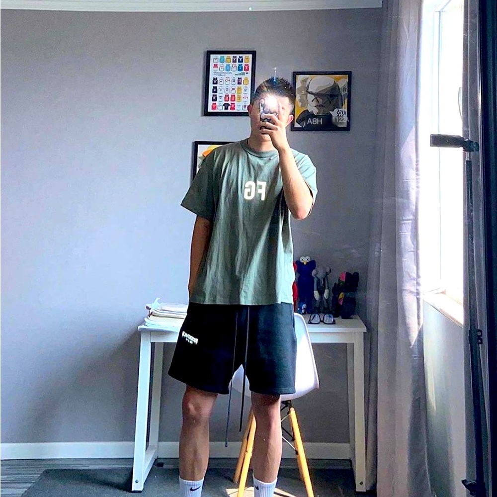 Black Essentials shorts